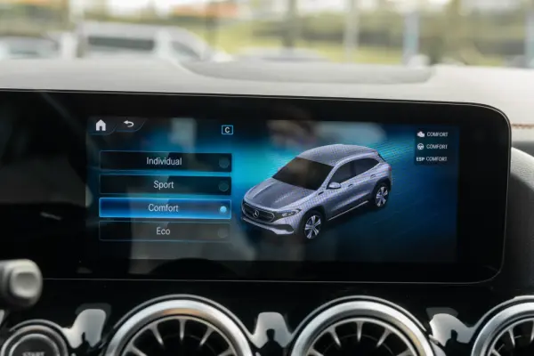 Mercedes-Benz EQA 250 AMG Line 28