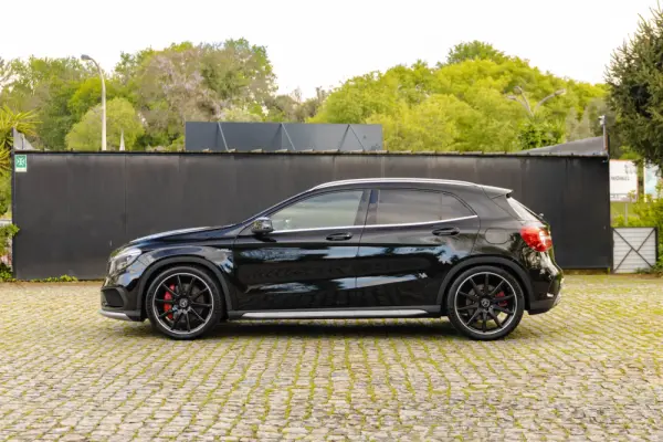 Mercedes-Benz GLA 45 AMG 4-Matic 3