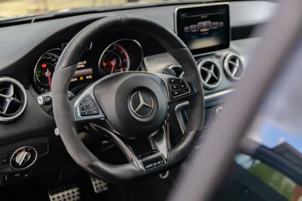 Mercedes-Benz GLA 45 AMG 4-Matic 12