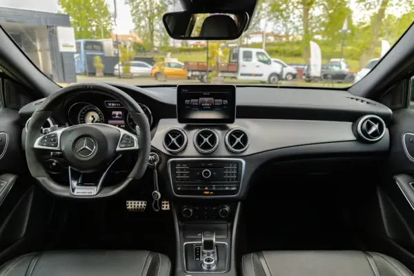 Mercedes-Benz GLA 45 AMG 4-Matic 14