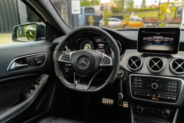 Mercedes-Benz GLA 45 AMG 4-Matic 15