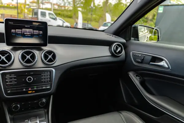 Mercedes-Benz GLA 45 AMG 4-Matic 16