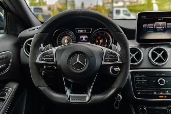 Mercedes-Benz GLA 45 AMG 4-Matic 17