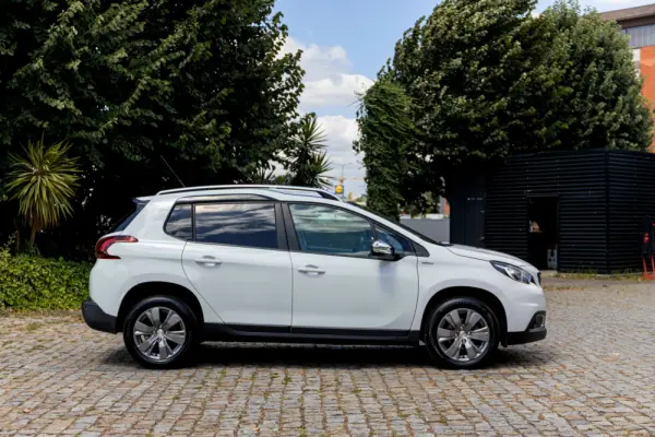 Peugeot 2008 1.6 BlueHDi Style 5
