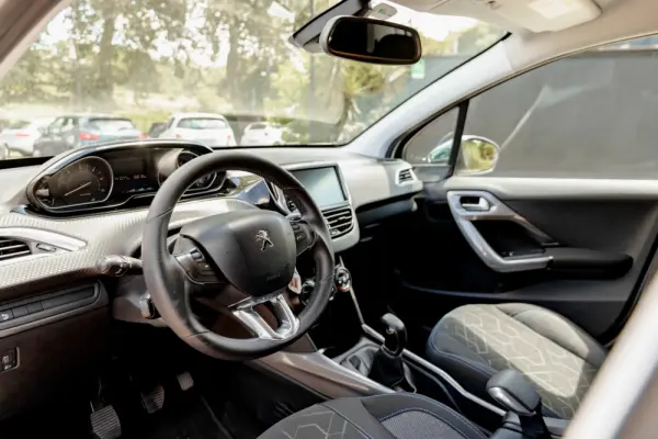 Peugeot 2008 1.6 BlueHDi Style 9