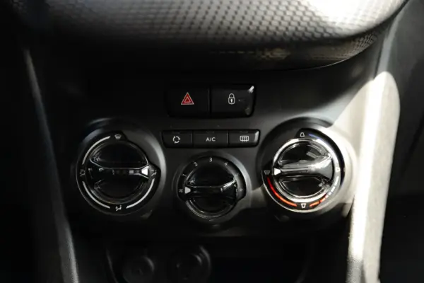 Peugeot 2008 1.6 BlueHDi Style 17