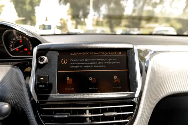 Peugeot 2008 1.6 BlueHDi Style 21