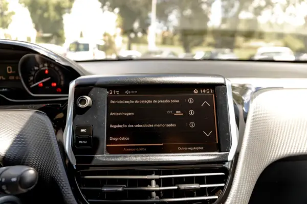 Peugeot 2008 1.6 BlueHDi Style 23