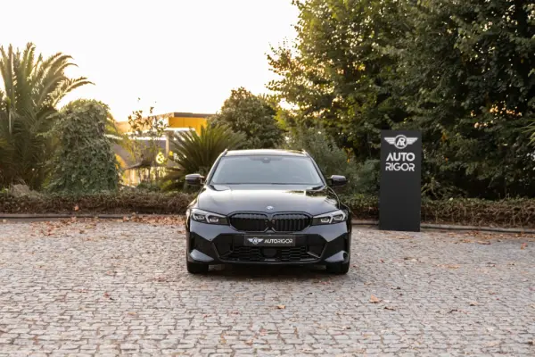 BMW 320 d Touring Pack Desportivo M Auto 1