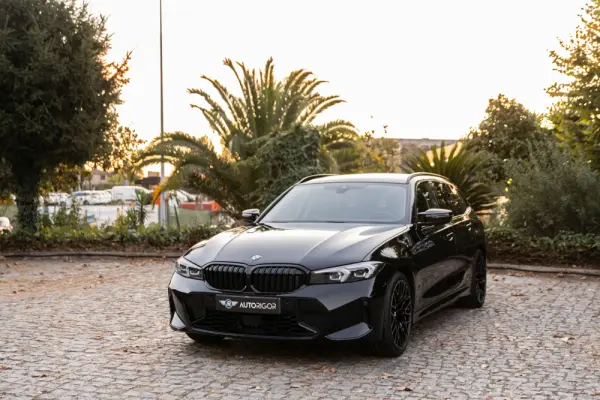 BMW 320 d Touring Pack Desportivo M Auto 2