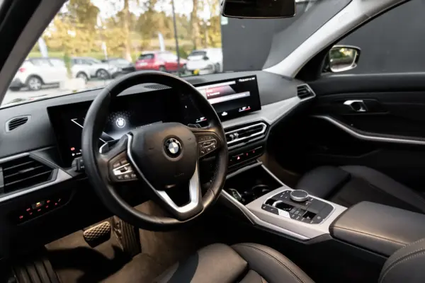 BMW 320 d Touring Pack Desportivo M Auto 10