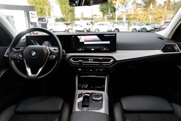 BMW 320 d Touring Pack Desportivo M Auto 11