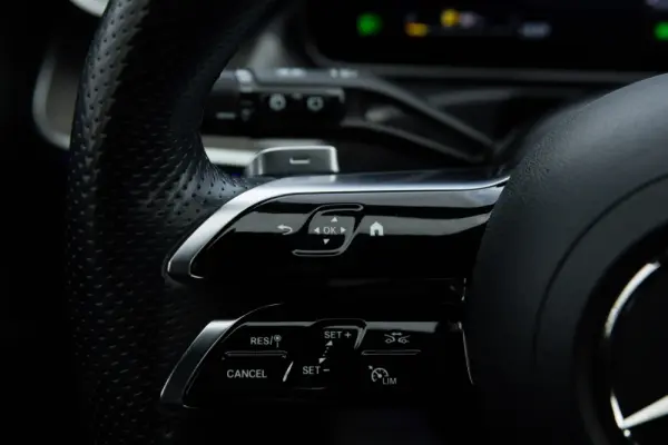 Mercedes-Benz C 300 e AMG Line 52