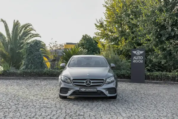 Mercedes-Benz E 220 d AMG 1