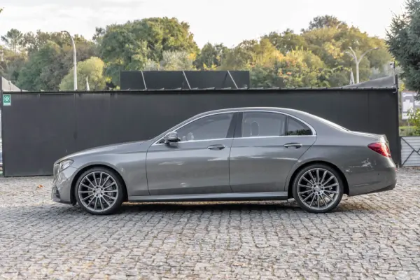 Mercedes-Benz E 220 d AMG 3