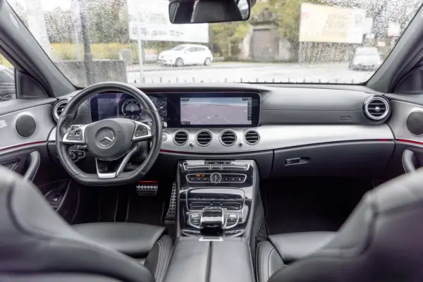 Mercedes-Benz E 220 d AMG 11