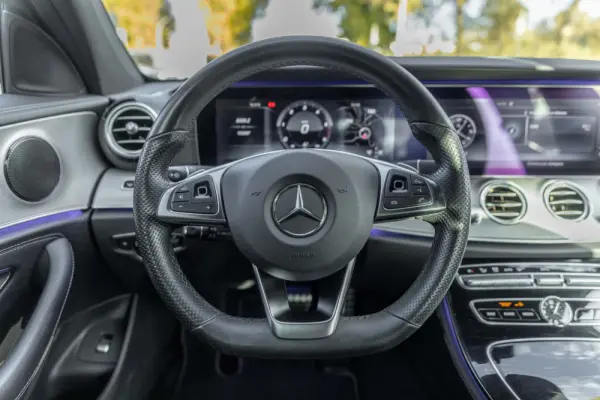 Mercedes-Benz E 220 d AMG 14