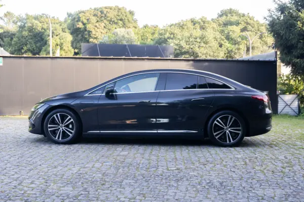 Mercedes-Benz EQE 300 Electric Art 4