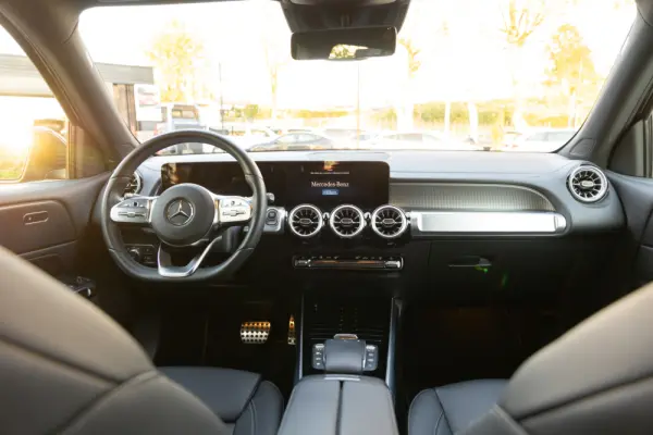 Mercedes-Benz EQB 300 4Matic AMG Line 17