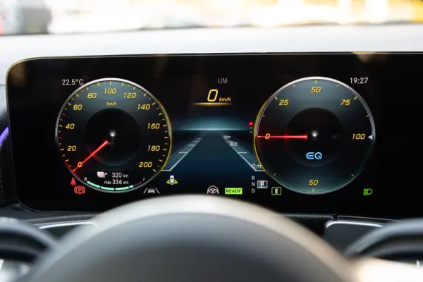 Mercedes-Benz EQB 300 4Matic AMG Line 31