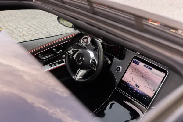 Mercedes-Benz EQE 300 Electric Art 52