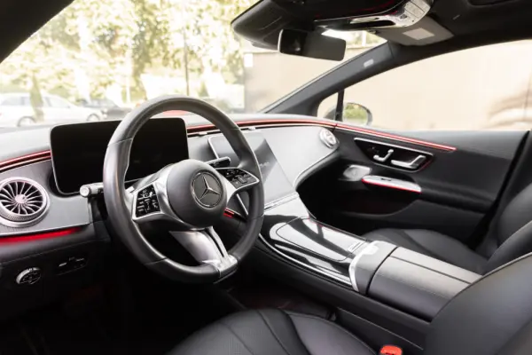 Mercedes-Benz EQE 300 Electric Art 14