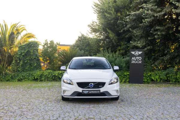 Volvo V40 1.6 D2 R-Design 1