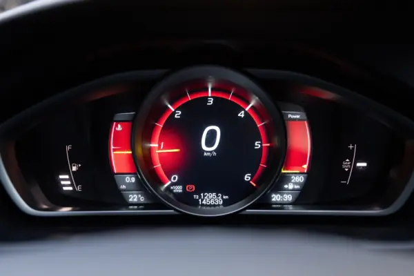 Volvo V40 1.6 D2 R-Design 25