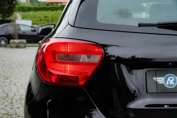 Mercedes-Benz A 160 d Urban 13
