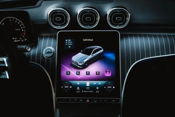Mercedes-Benz C 300 e AMG Line 28