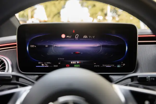Mercedes-Benz EQE 300 Electric Art 22