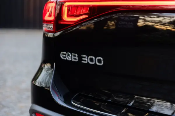 Mercedes-Benz EQB 300 4Matic AMG Line 11