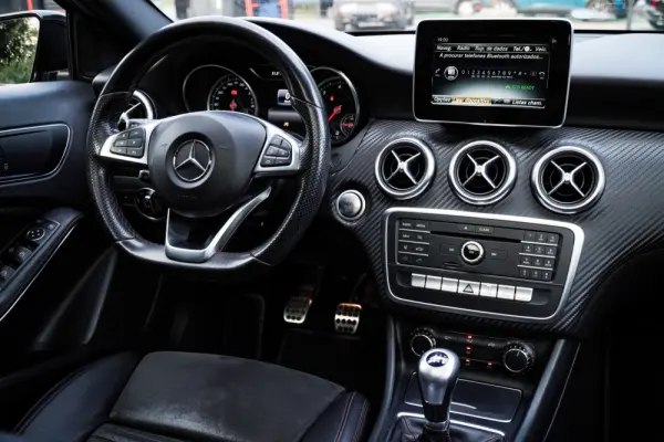Mercedes-Benz A 180 d AMG Line 15