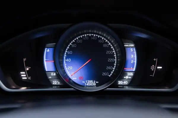 Volvo V40 1.6 D2 R-Design 27