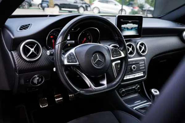 Mercedes-Benz A 180 d AMG Line 13