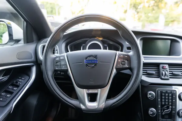 Volvo V40 1.6 D2 R-Design 19
