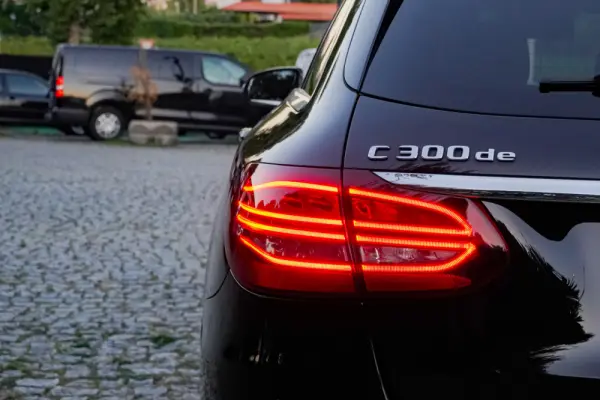 Mercedes-Benz C 300 Outro 11