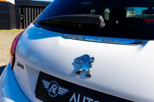 Peugeot 208 1.5 BlueHDi Allure 9