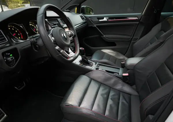 Volkswagen Golf 2.0 TSi GTi Performance 37