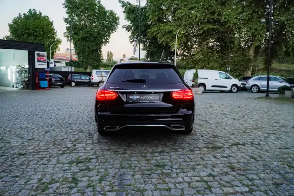 Mercedes-Benz C 300 Outro 5