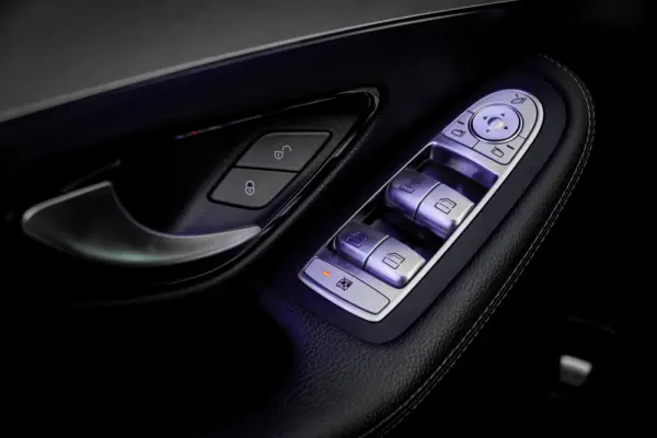 Mercedes-Benz C 300 Outro 21