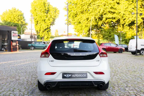 Volvo V40 1.6 D2 R-Design 5