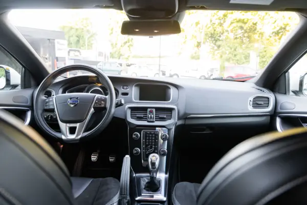 Volvo V40 1.6 D2 R-Design 14