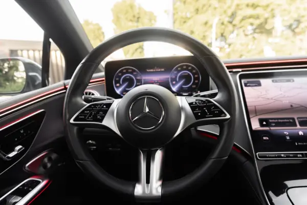Mercedes-Benz EQE 300 Electric Art 18