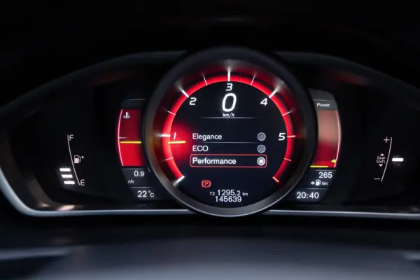 Volvo V40 1.6 D2 R-Design 26