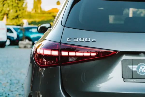 Mercedes-Benz C 300 e AMG Line 11