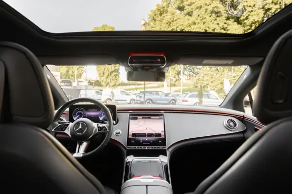 Mercedes-Benz EQE 300 Electric Art 15