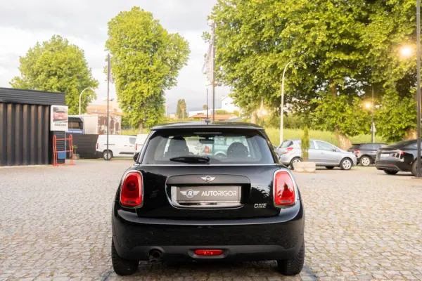 MINI 3 Portas One 5