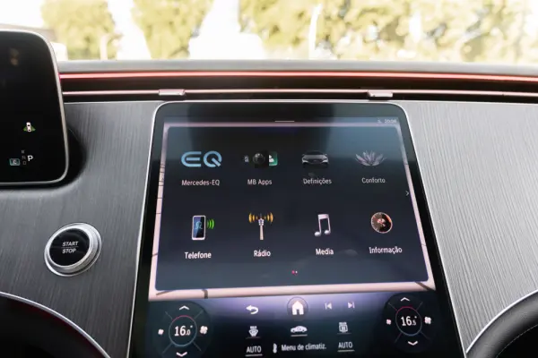 Mercedes-Benz EQE 300 Electric Art 30