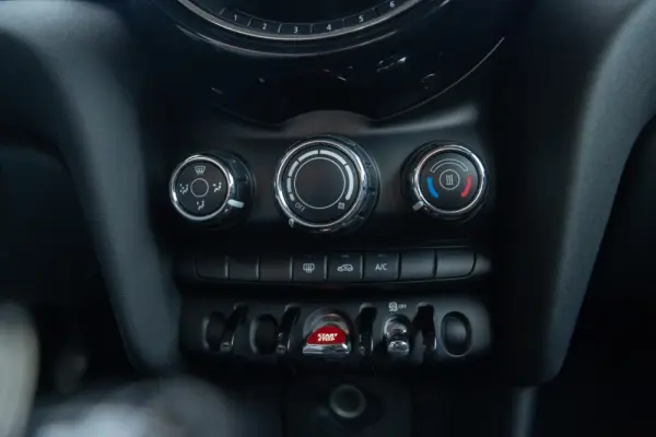 MINI 3 Portas One 28